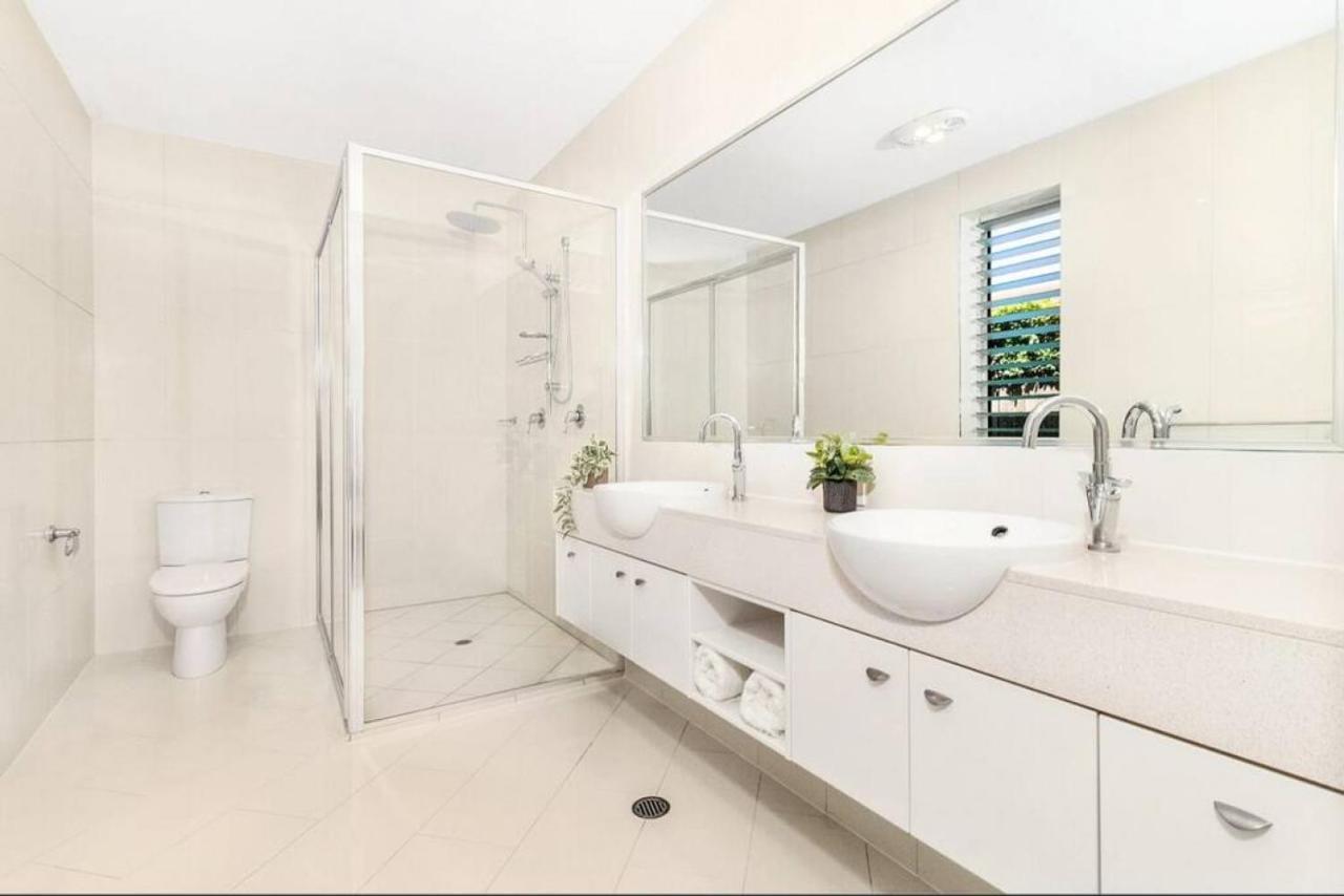 Luxury Resort Style Villa Pool By Custom Bnb Hosting Pelican Waters Zewnętrze zdjęcie