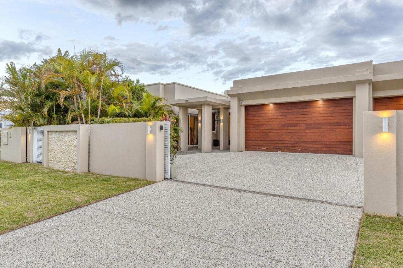 Luxury Resort Style Villa Pool By Custom Bnb Hosting Pelican Waters Zewnętrze zdjęcie